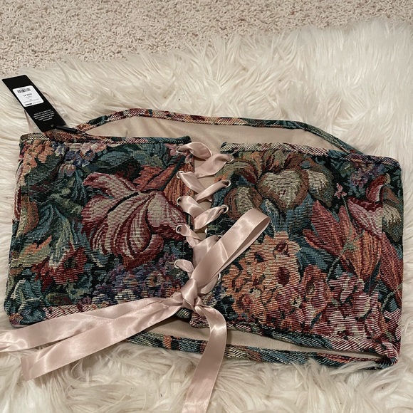 Corset - Picture 5 of 5